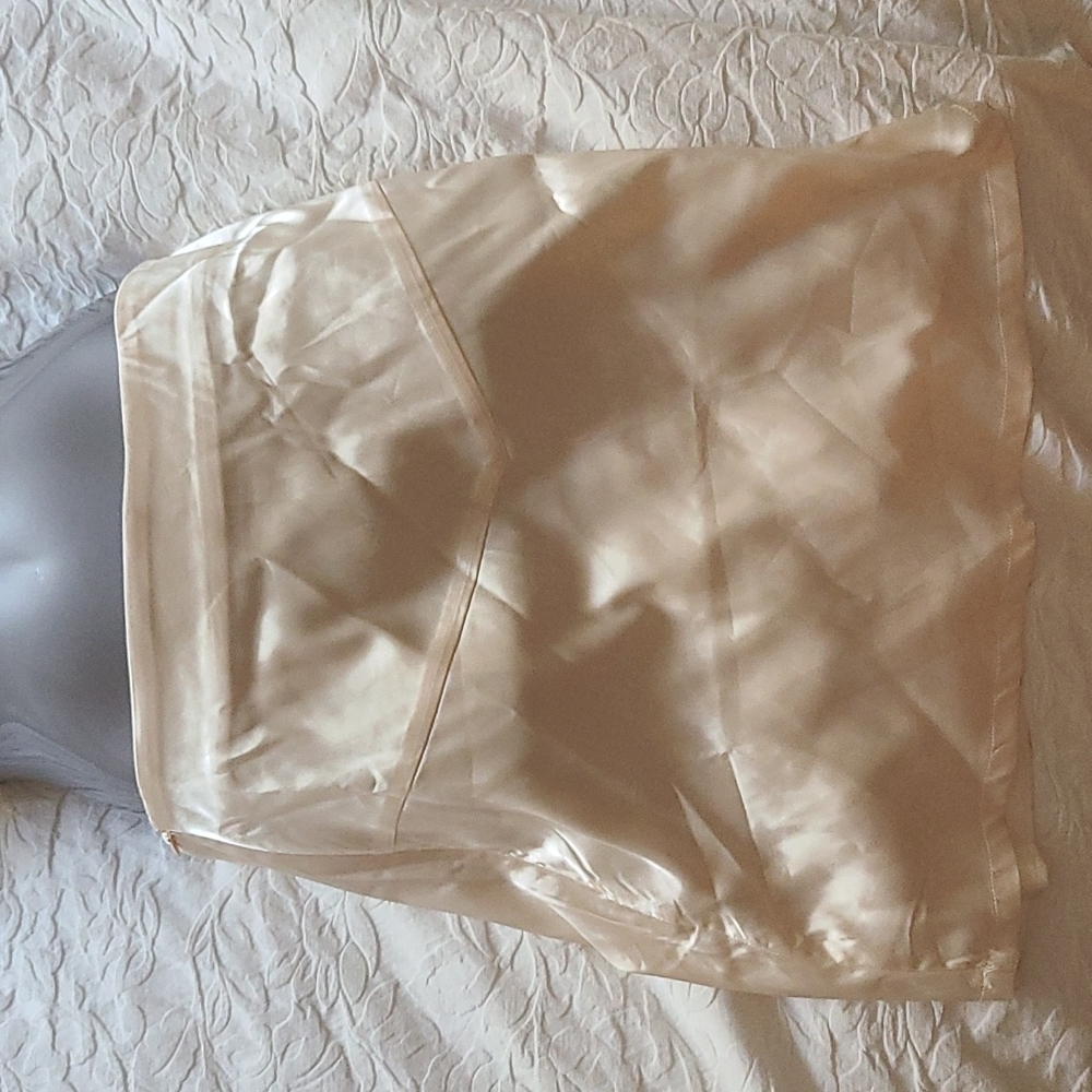 Beautiful brand new Choosy Mini Skirt SZ 4 NEW Cream